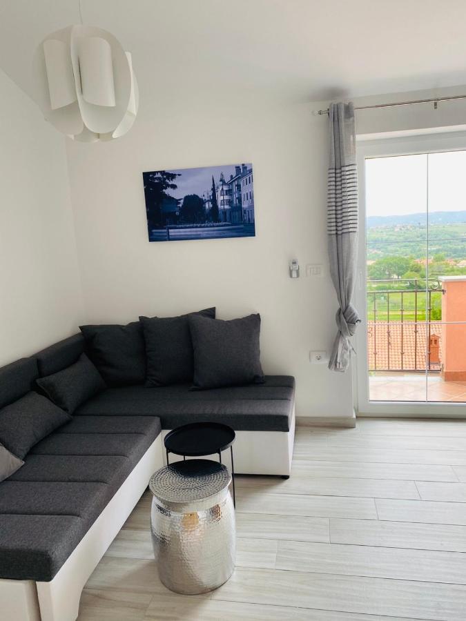Apartma Mija-Dekani Kültér fotó